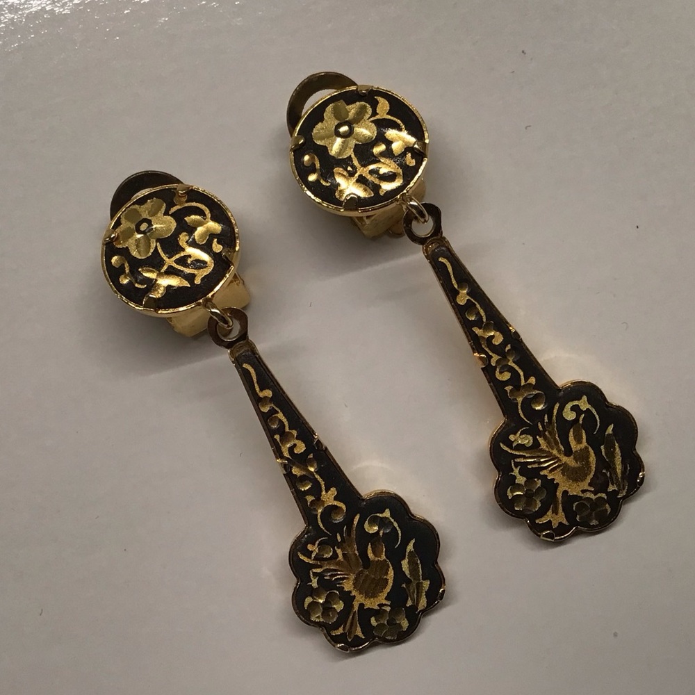 Vintage Chinoiserie Clip Earrings - Beautiful!